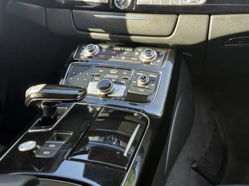Audi A8 4.2 TDI FULL LED Masage Alkantara, снимка 13 - Автомобили и джипове - 52191503