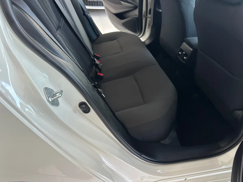 Toyota Corolla 1.6VVT-I, снимка 9 - Автомобили и джипове - 52409767