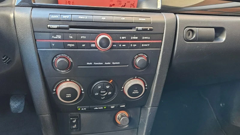 Mazda 3, снимка 7 - Автомобили и джипове - 52469423