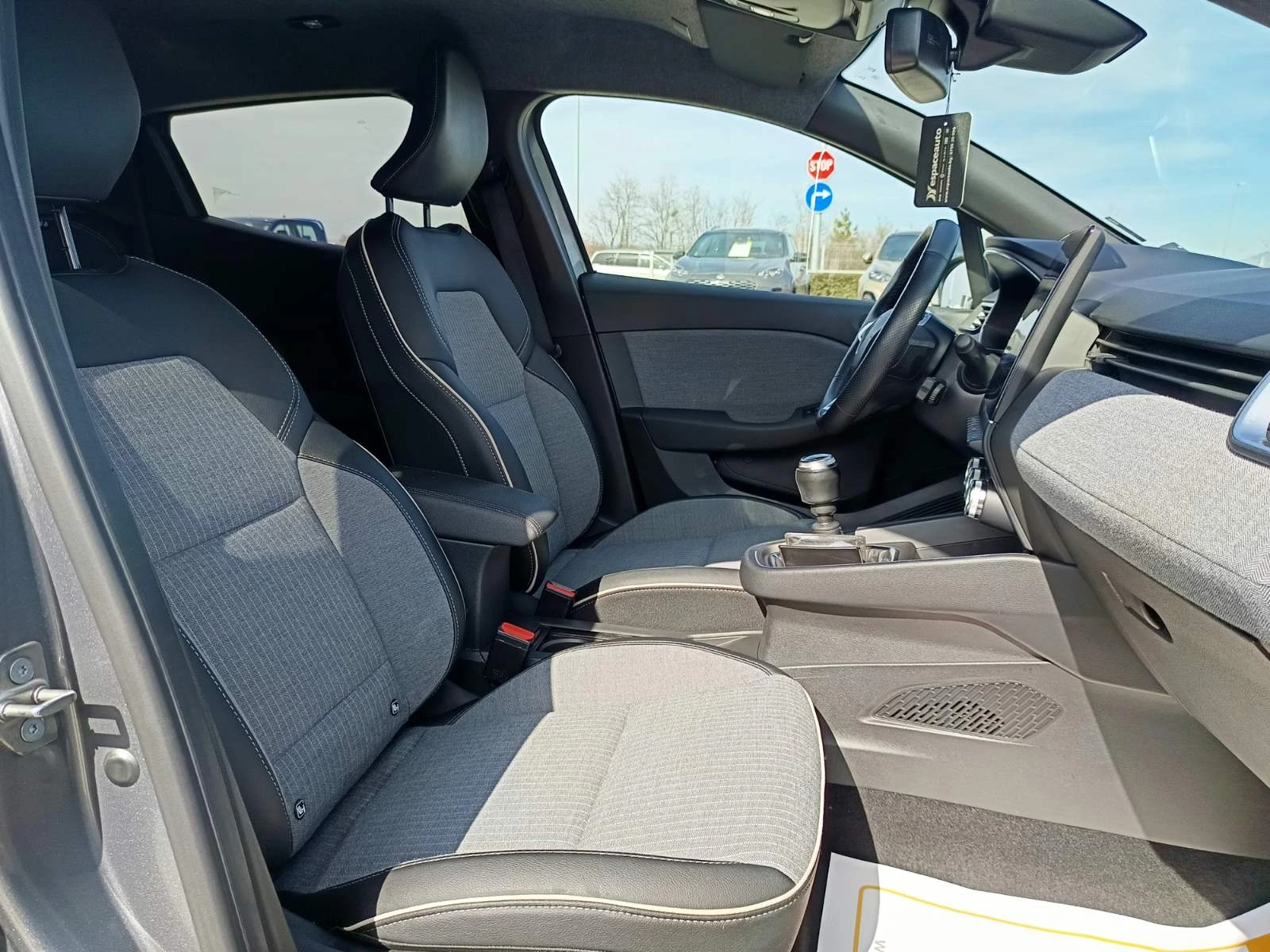 Renault Clio techno TCe 100 LPG, снимка 15 - Автомобили и джипове - 48425310