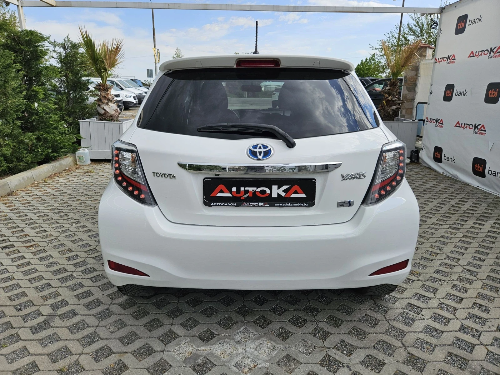 Toyota Yaris 1.5Hybrid-75кс= АВТОМАТ= 111.000км= ПАНОРАМА= LED - изображение 4