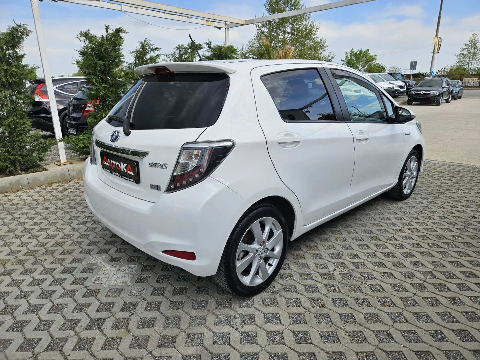 Toyota Yaris 1.5Hybrid-75кс= АВТОМАТ= 111.000км= ПАНОРАМА= LED - изображение 3
