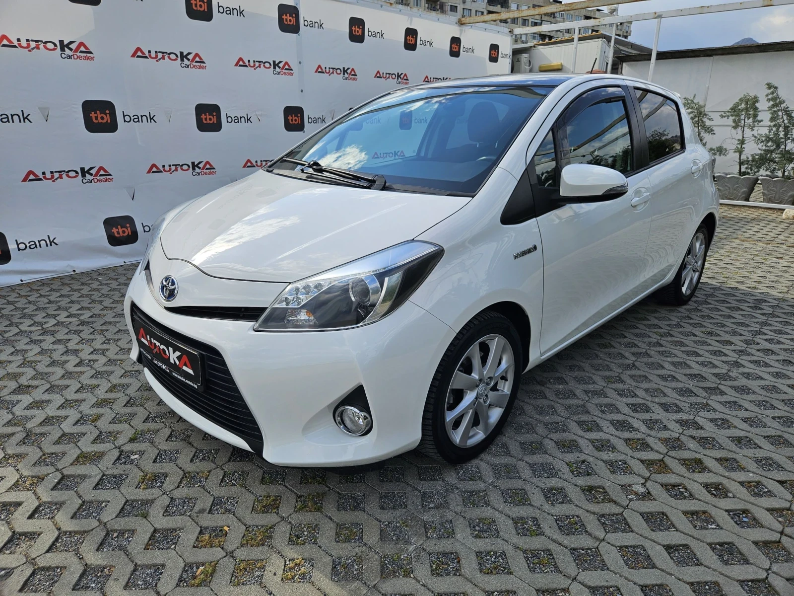 Toyota Yaris 1.5Hybrid-75кс= АВТОМАТ= 111.000км= ПАНОРАМА= LED - изображение 6