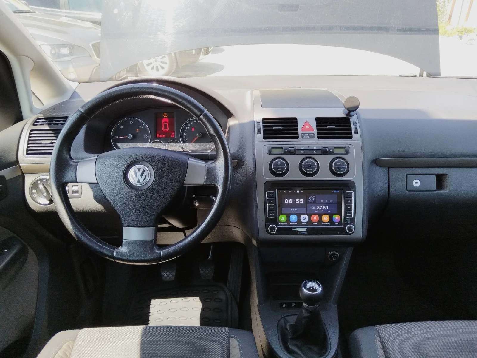 VW Touran 2.0 TDI Cross BMM - изображение 10