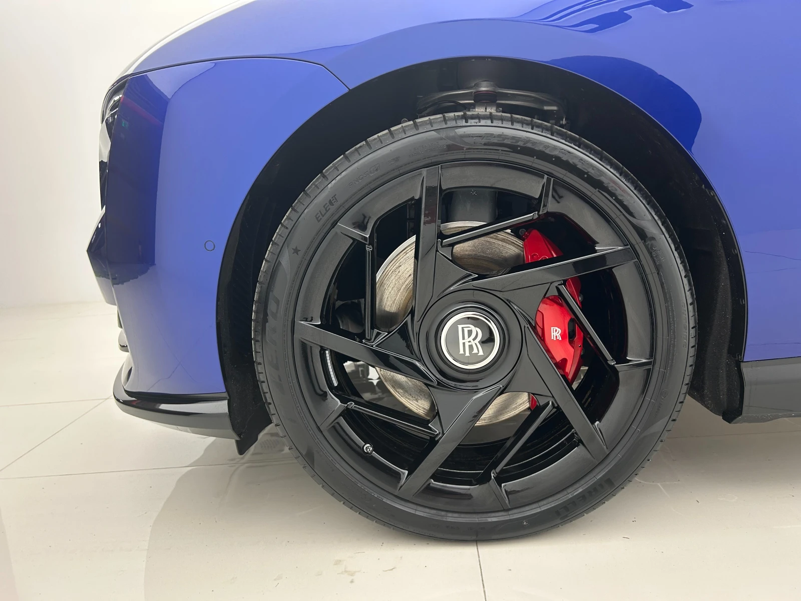 Rolls-Royce Spectre Black Badge  - изображение 7