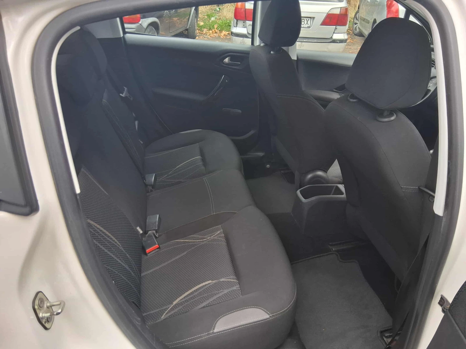Peugeot 208 1.0  | Mobile.bg � ����������� 12