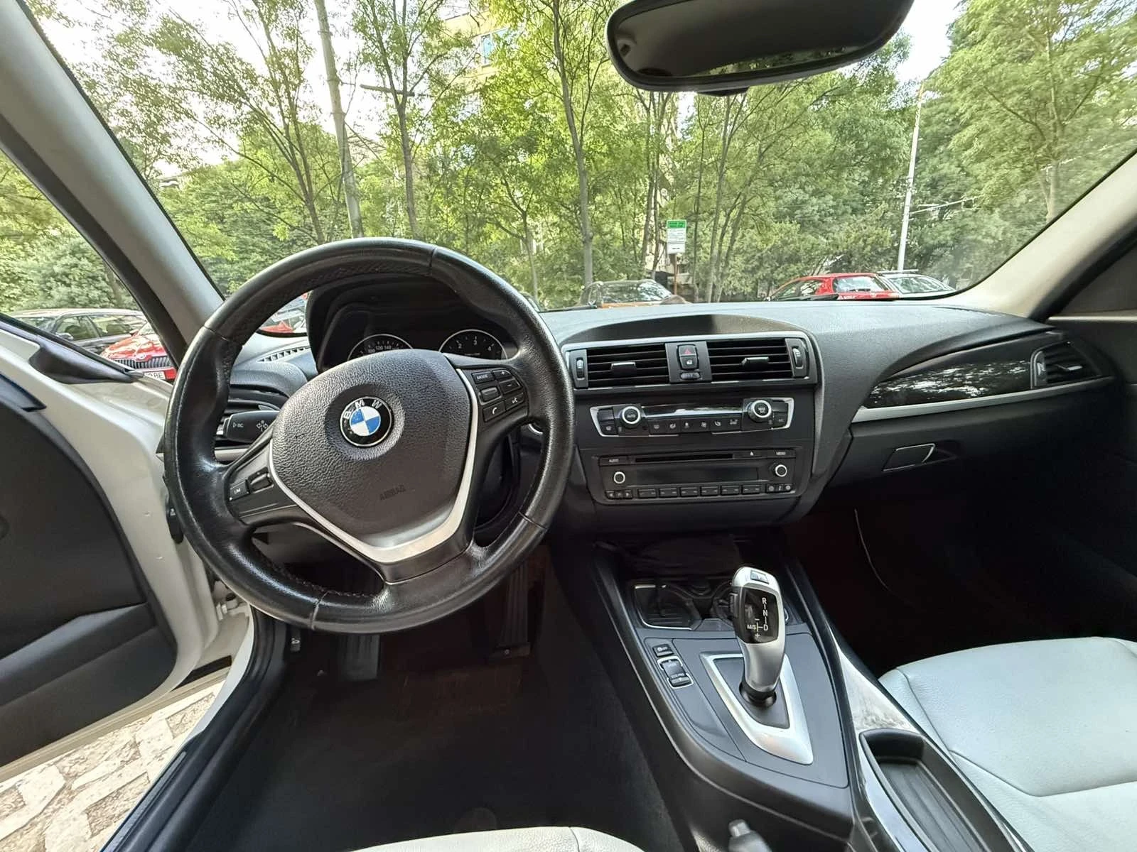 BMW 116 D /Facelift Sport/Comfort/ECO PRO Климатроник, снимка 4 - Автомобили и джипове - 54859739