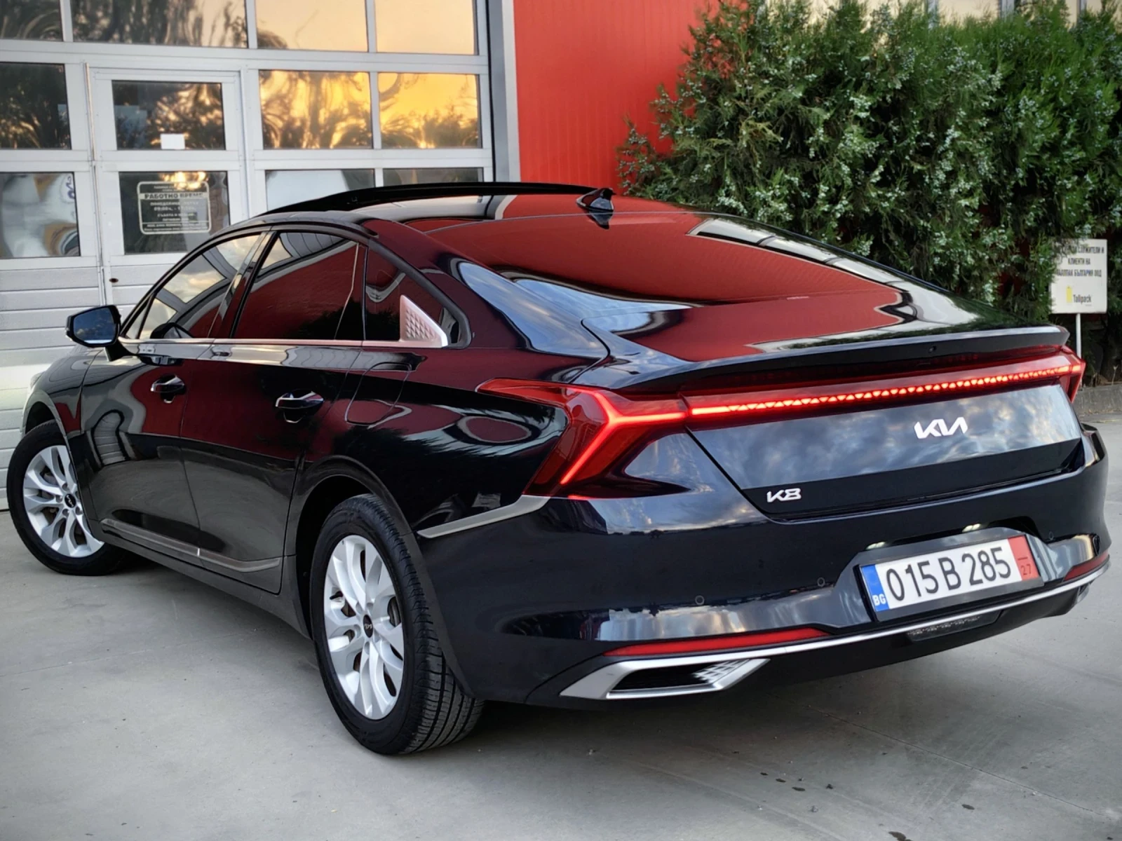 Kia K8 3.5LPG/TRENDY/ПАНОРАМА/DISTRONIC/МАСАЖИ/8 СКОРОСТИ, снимка 4 - Автомобили и джипове - 55237746