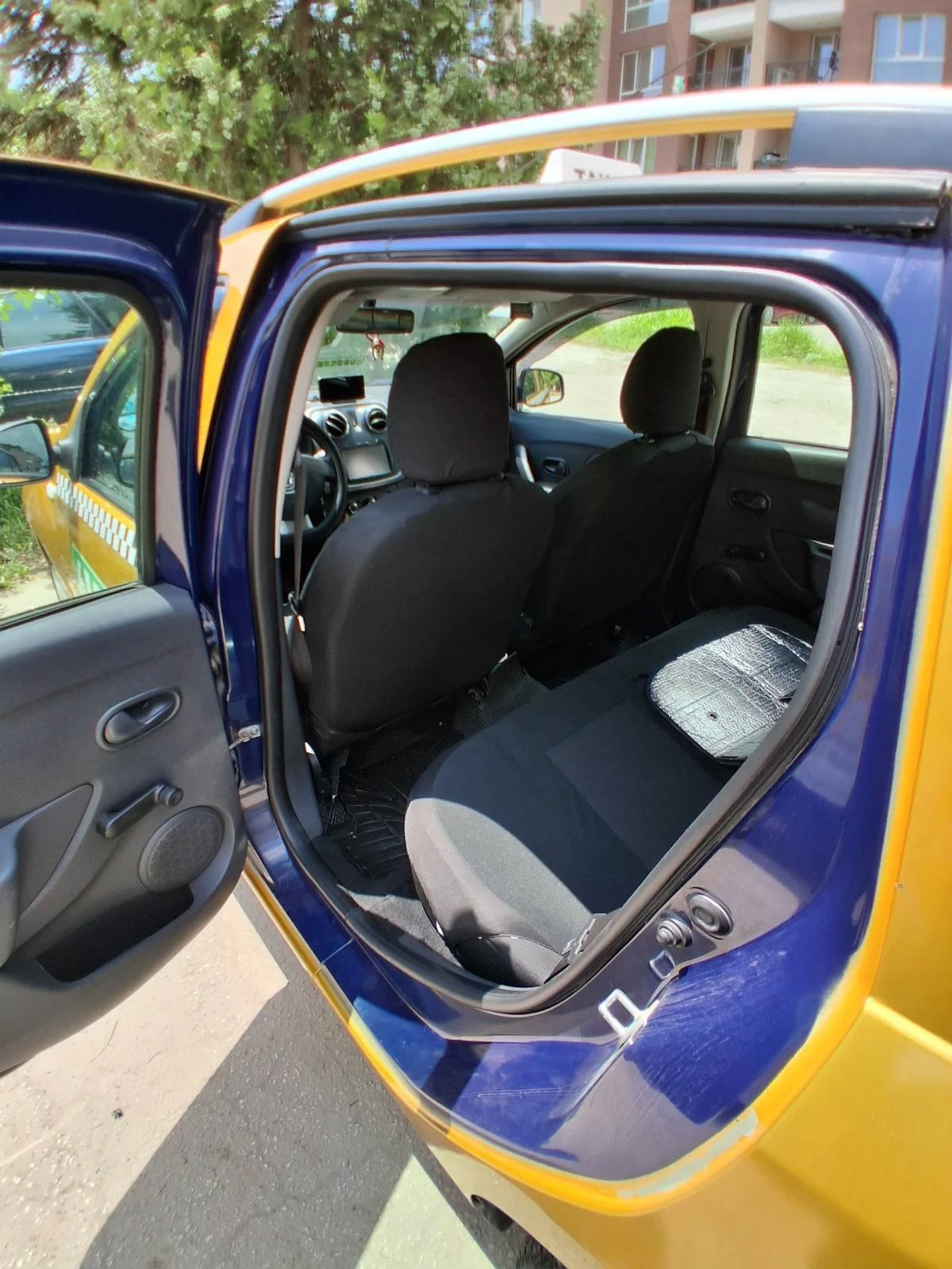 Dacia Logan 1.2 16W, снимка 7 - Автомобили и джипове - 55392830