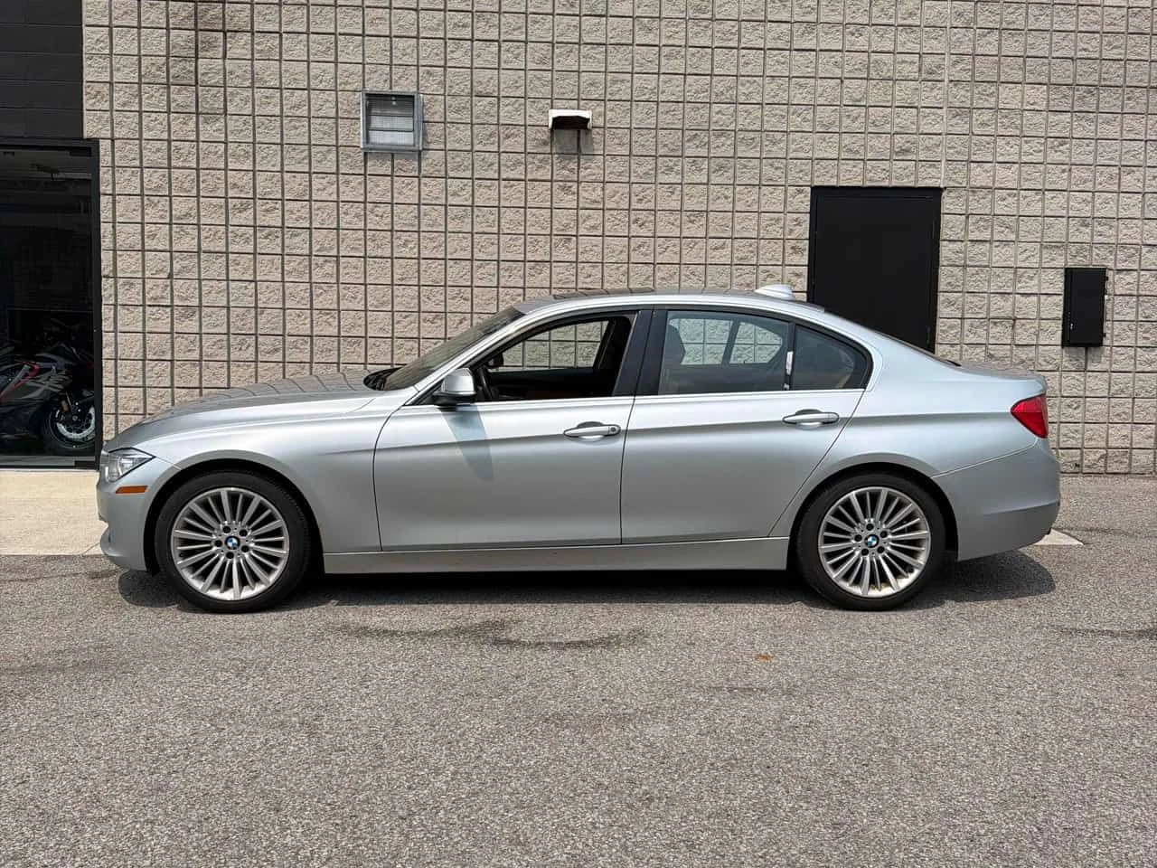 BMW 328 * 328i xDrive * АВТОКРЕДИТ БЕЗ ПЪРВОНАЧАЛНА ВНОСКА, снимка 2 - Автомобили и джипове - 55453892