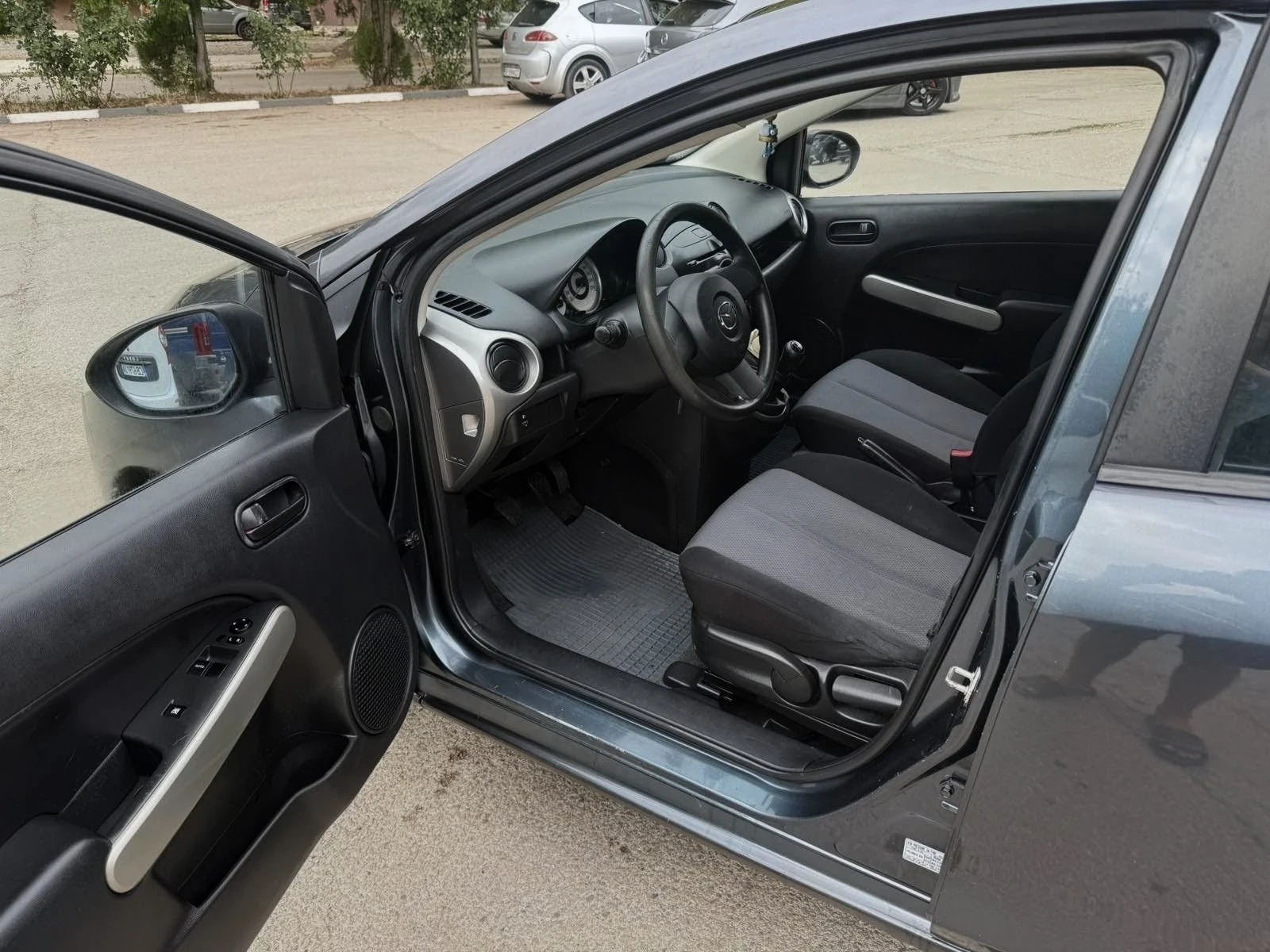 Mazda 2 1.3i | Mobile.bg � ����������� 10