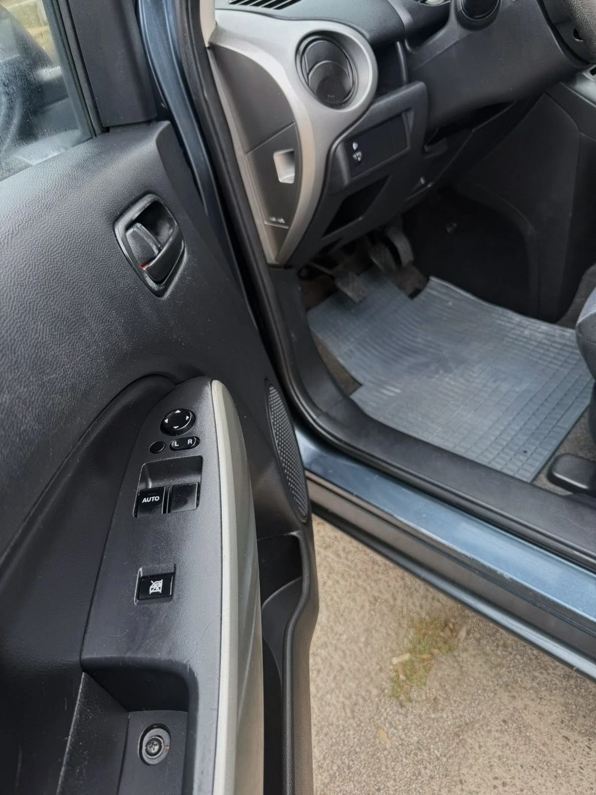 Mazda 2 1.3i | Mobile.bg � ����������� 13