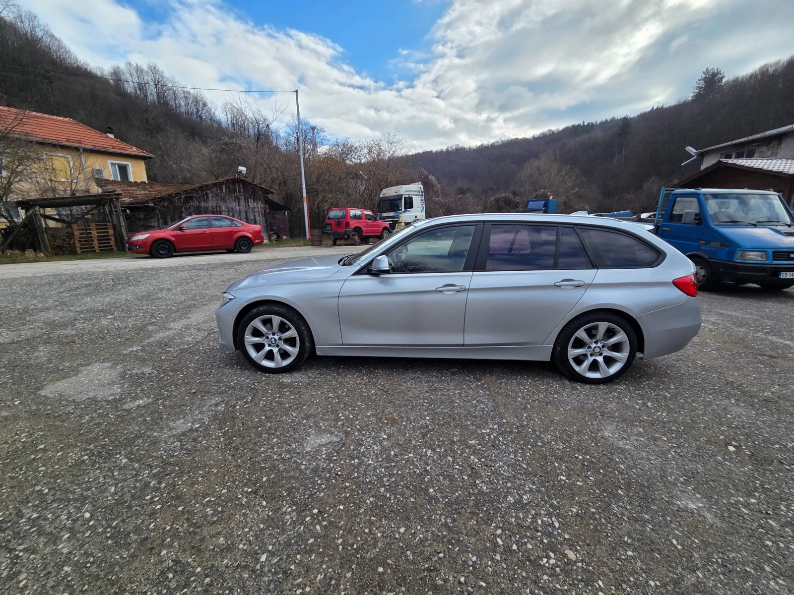 BMW 320, снимка 2 - Автомобили и джипове - 56340615