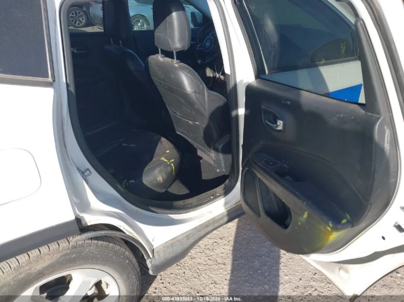 Jeep Compass LATITUDE, снимка 10 - Автомобили и джипове - 53191152