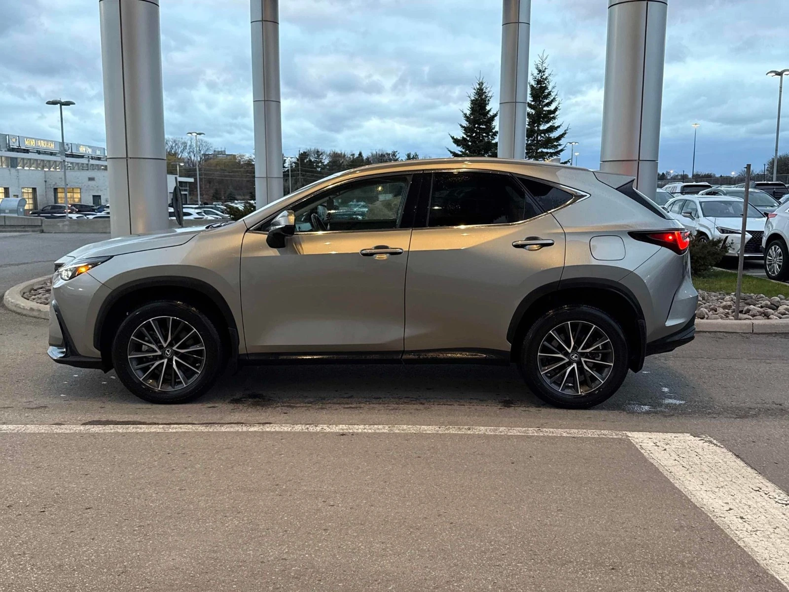 Lexus NX 350h CARFAX    | Mobile.bg   13