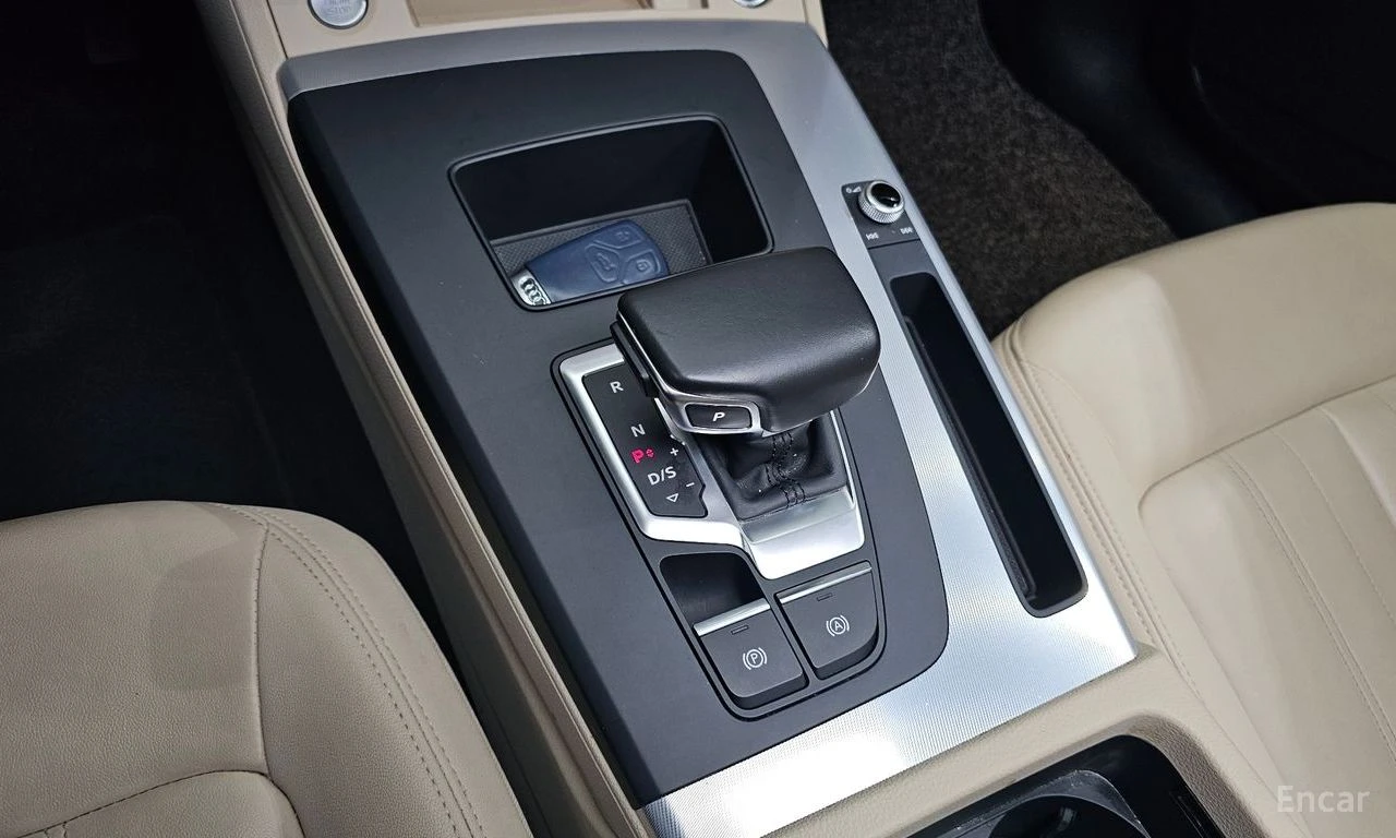 Audi Q5 45* TFSI* DISTRONIC* ПАНОРАМА* КАМЕРА* ПОДГРЕВ, снимка 14 - Автомобили и джипове - 54633666