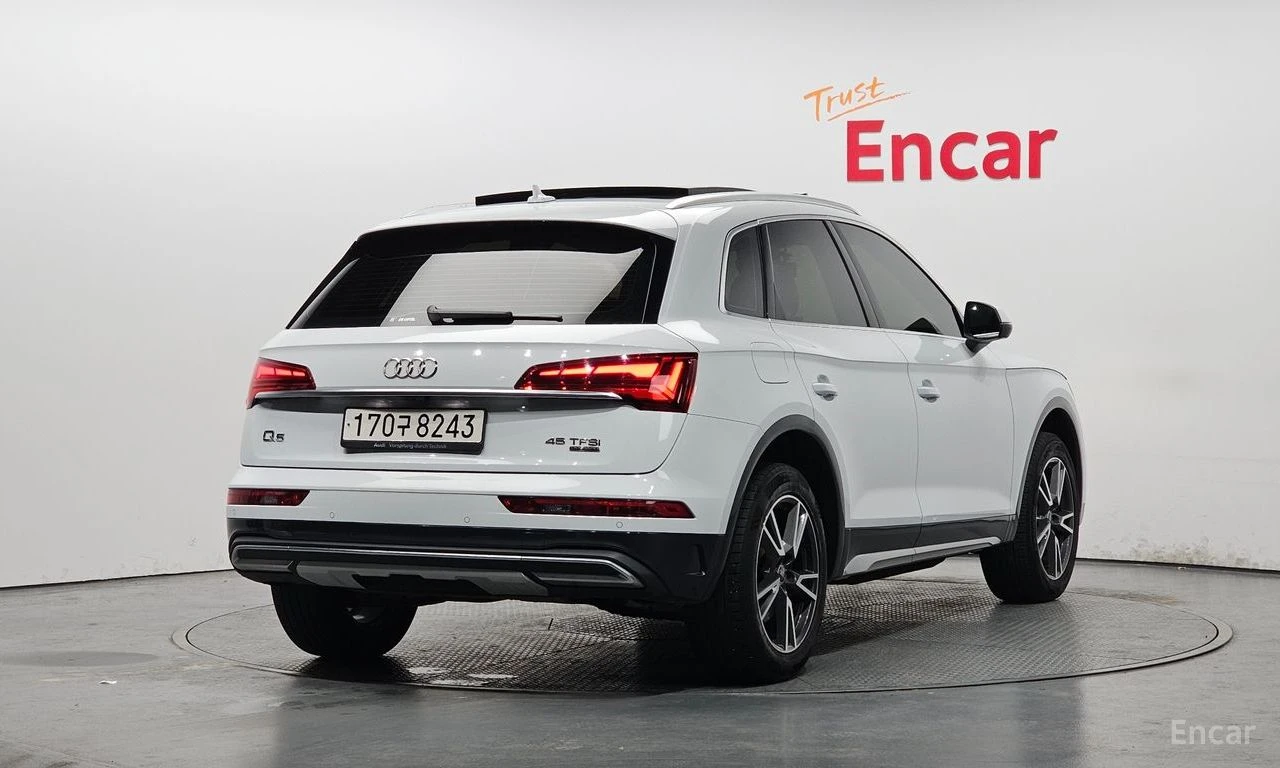 Audi Q5 45* TFSI* DISTRONIC* ПАНОРАМА* КАМЕРА* ПОДГРЕВ, снимка 4 - Автомобили и джипове - 54633666