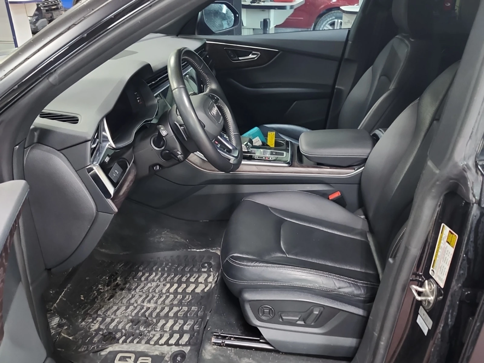 Audi Q8 CARFAX * АВТО КРЕДИТ * ПРОГНОЗНА ЦЕНА ДО БГ * , снимка 6 - Автомобили и джипове - 54692292
