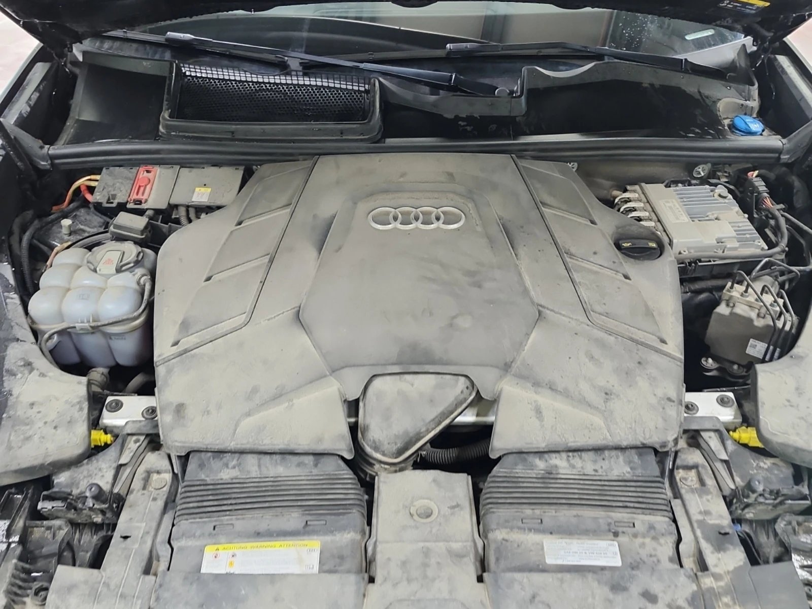Audi Q8 CARFAX * АВТО КРЕДИТ * ПРОГНОЗНА ЦЕНА ДО БГ * , снимка 14 - Автомобили и джипове - 54692292