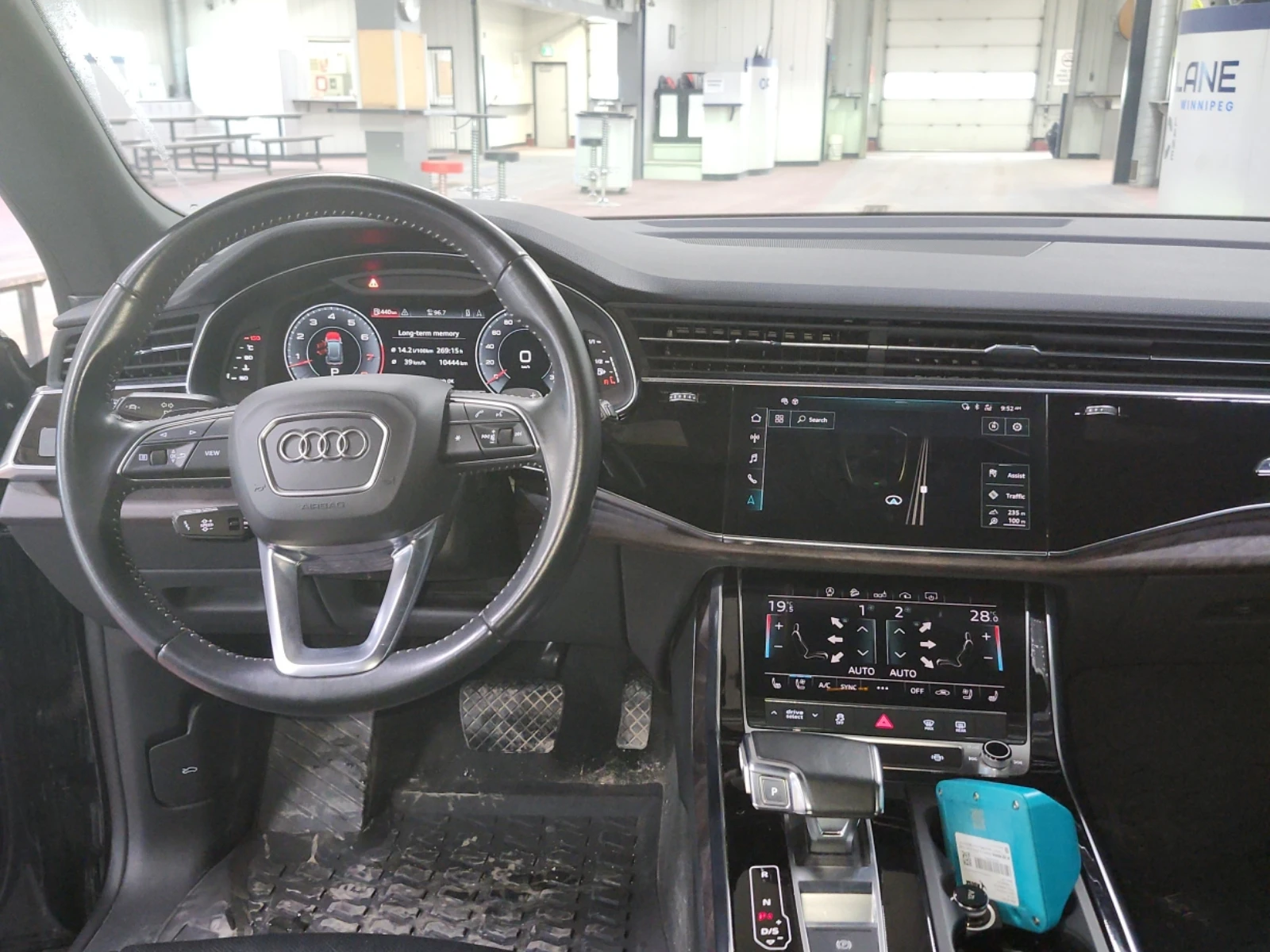 Audi Q8 CARFAX * АВТО КРЕДИТ * ПРОГНОЗНА ЦЕНА ДО БГ * , снимка 8 - Автомобили и джипове - 54692292
