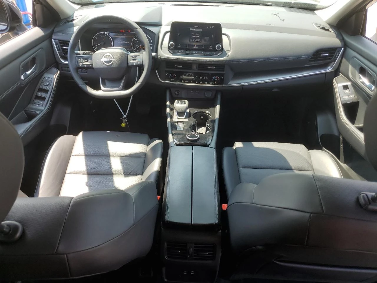 Nissan Rogue SV| КАМЕРА| BLIND SPOT| КОЖЕН САЛОН, снимка 8 - Автомобили и джипове - 54853657