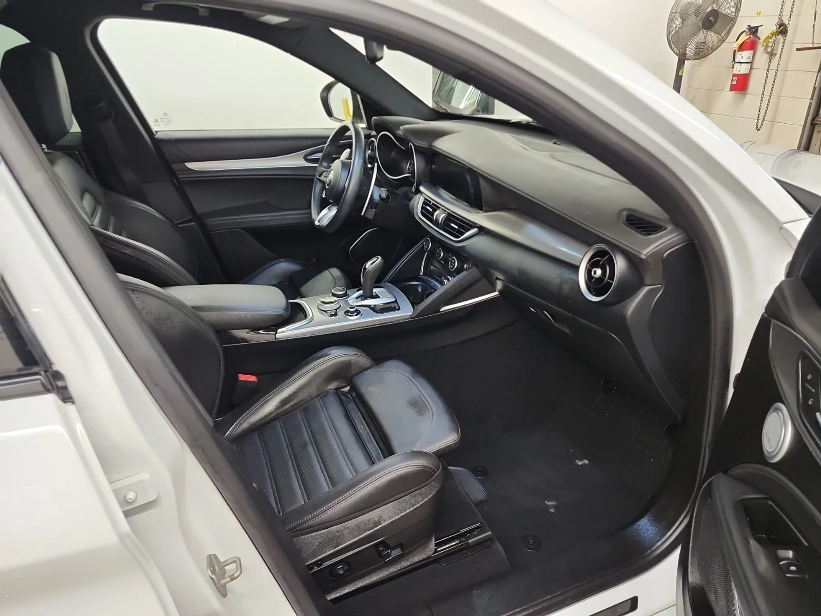 Alfa Romeo Stelvio VELOCE 2.0T * * CARFAX * * АВТО КРЕДИТ * * , снимка 10 - Автомобили и джипове - 54987264