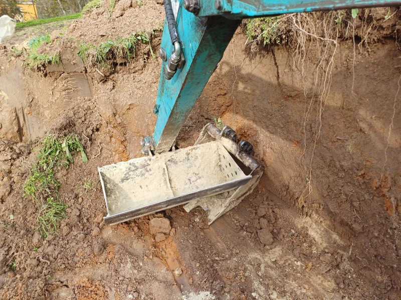 Багер Gehl 18N, снимка 6 - Индустриална техника - 52698078