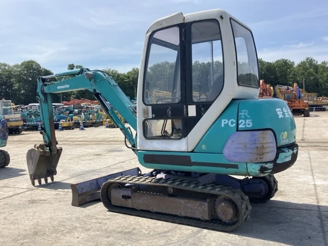 Багер Komatsu PC25-1E * ОЧАКВАН 15.10.2026!!!, снимка 3 - Индустриална техника - 55045788