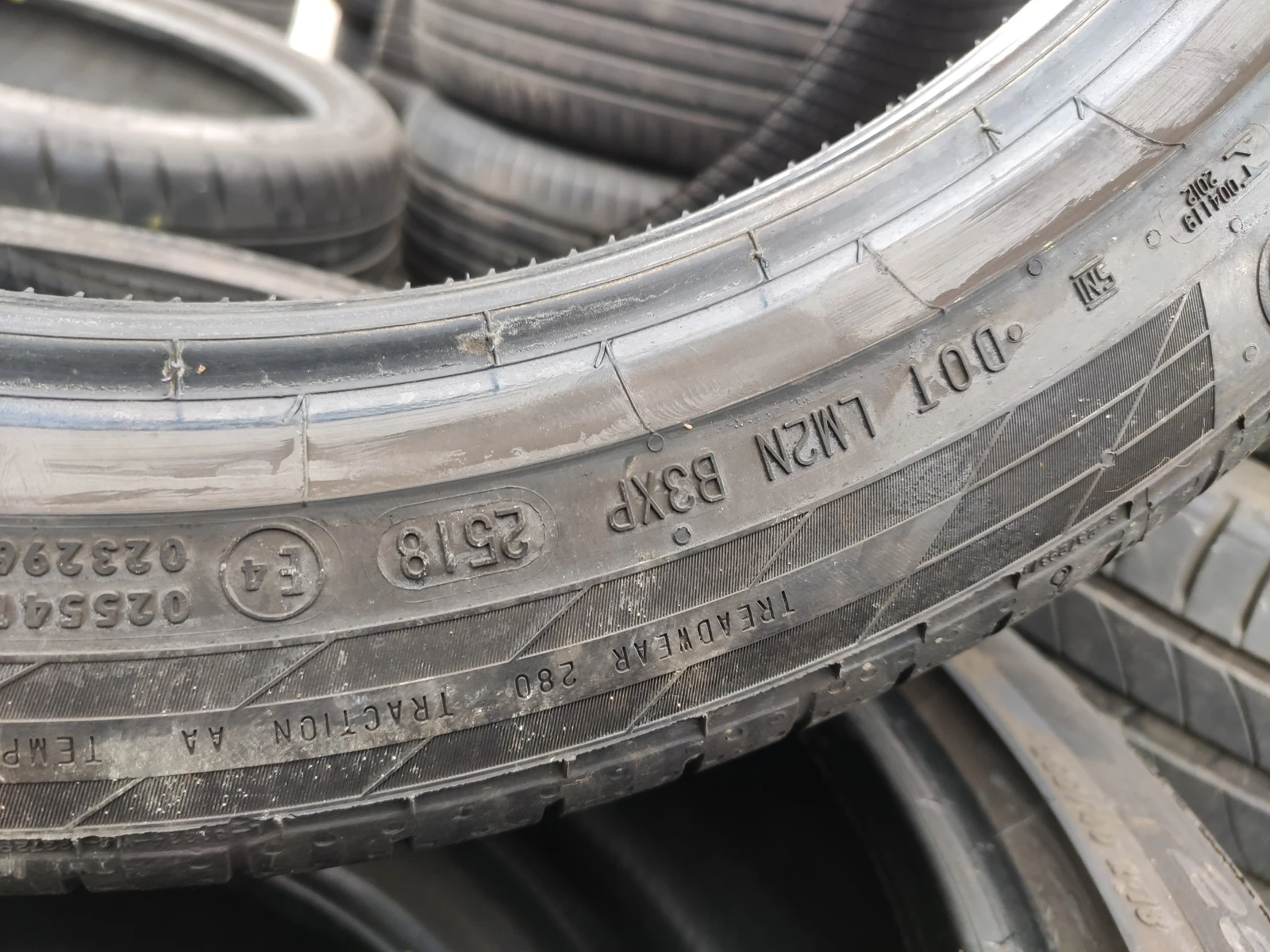 Гуми Летни 255/40R18, снимка 9 - Гуми и джанти - 54905891
