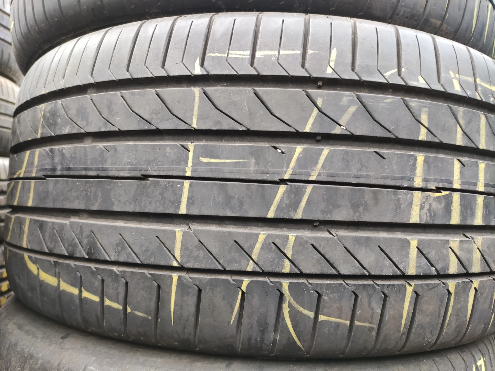 Гуми Летни 255/40R18, снимка 4 - Гуми и джанти - 54905891