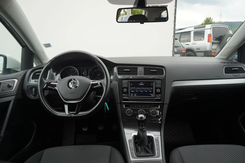 VW Golf Trendline 1.6TDI BMT, снимка 5 - Автомобили и джипове - 47107971