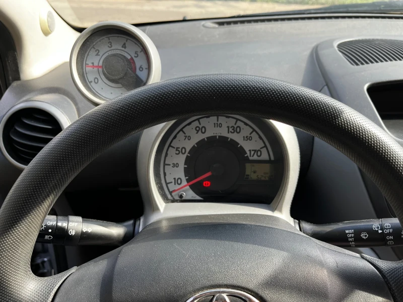 Toyota Aygo, снимка 11 - Автомобили и джипове - 47260300