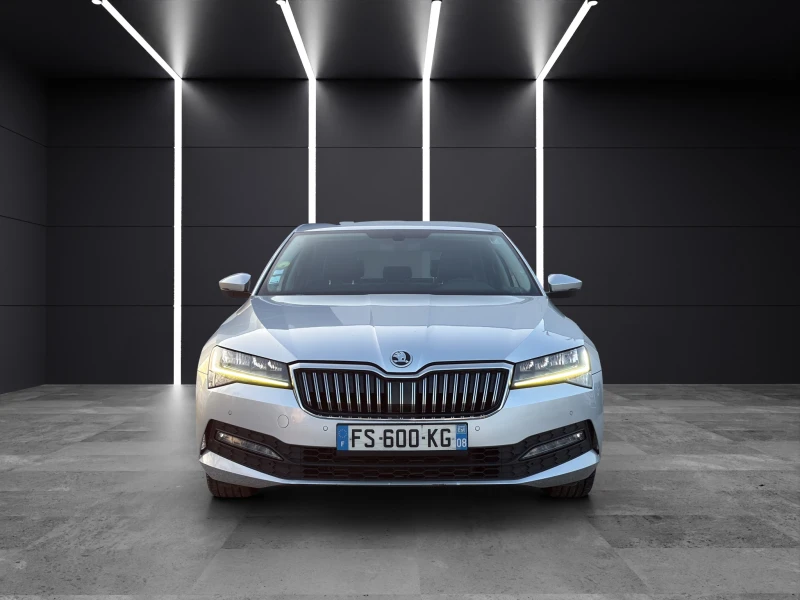 Skoda Superb 2.0 TDI, снимка 2 - Автомобили и джипове - 48493015