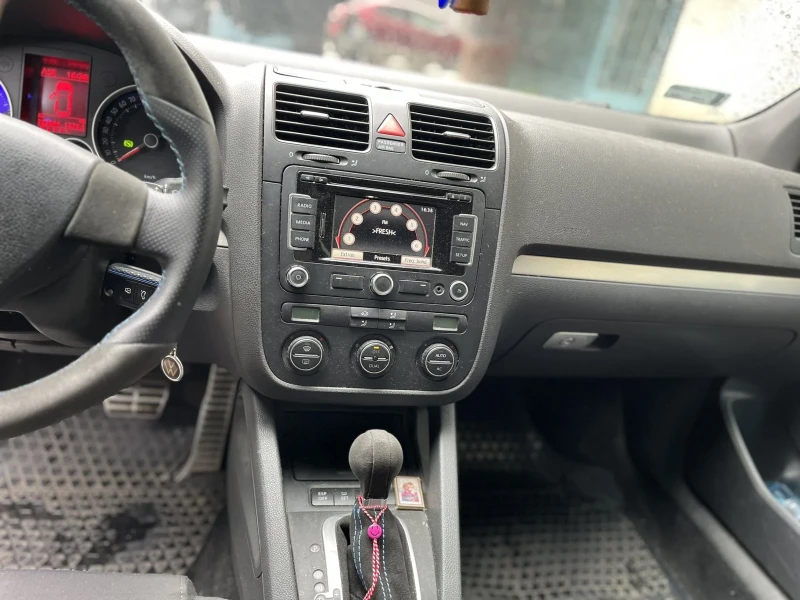 VW Golf 2.0 TFSI GTI, снимка 10 - Автомобили и джипове - 50676919