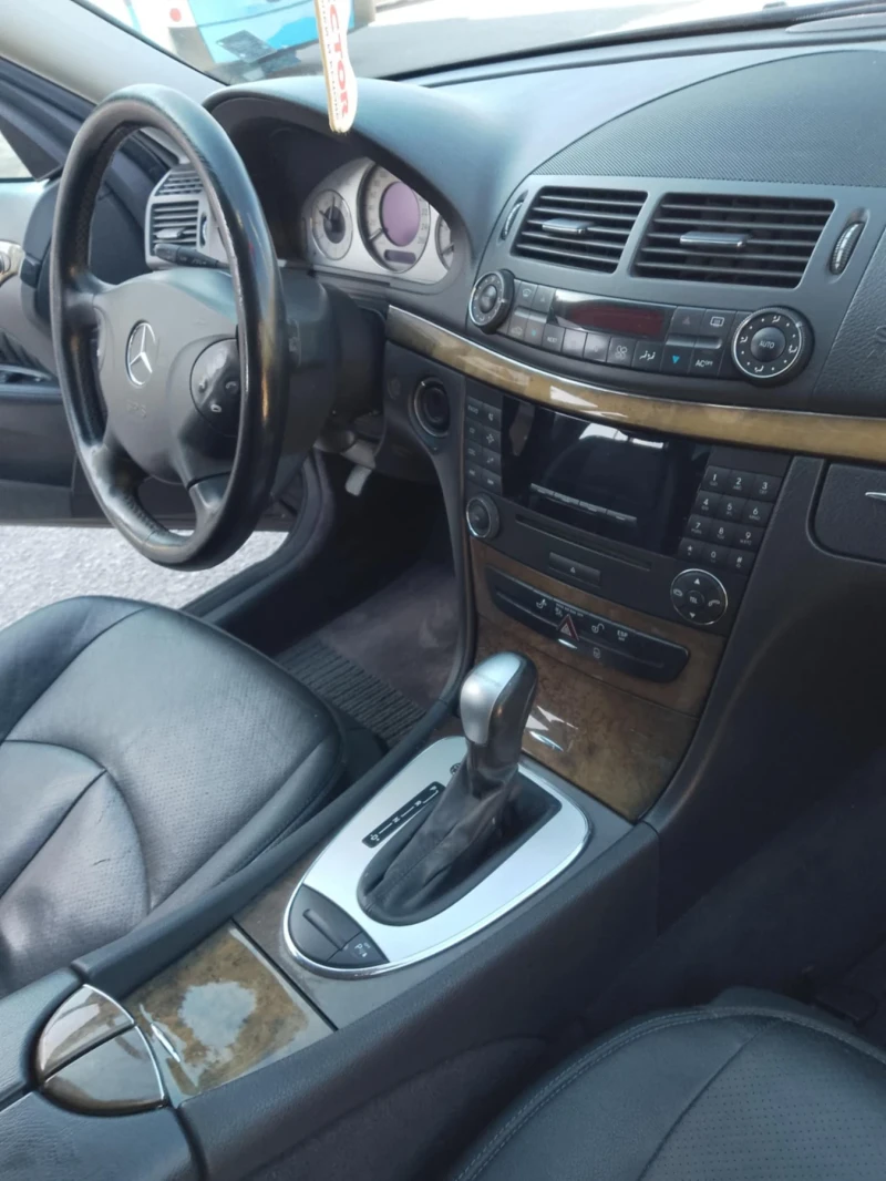 Mercedes-Benz E 320, снимка 10 - Автомобили и джипове - 52357813