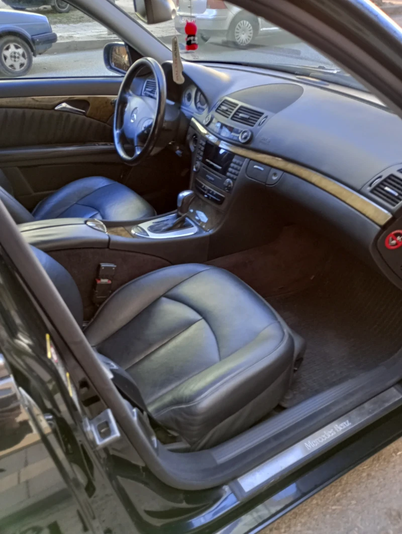 Mercedes-Benz E 320, снимка 5 - Автомобили и джипове - 52357813