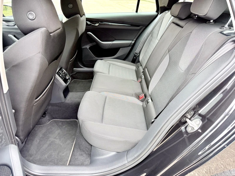 Skoda Octavia 2.0TDI-150k.c.EXECUTIVE* Автомат* Full-Led* ЛИЗИНГ, снимка 8 - Автомобили и джипове - 52658881