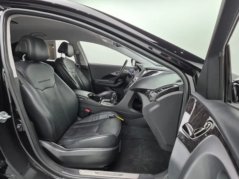 Hyundai Grandeur Hg300 Premium, снимка 10 - Автомобили и джипове - 53777631