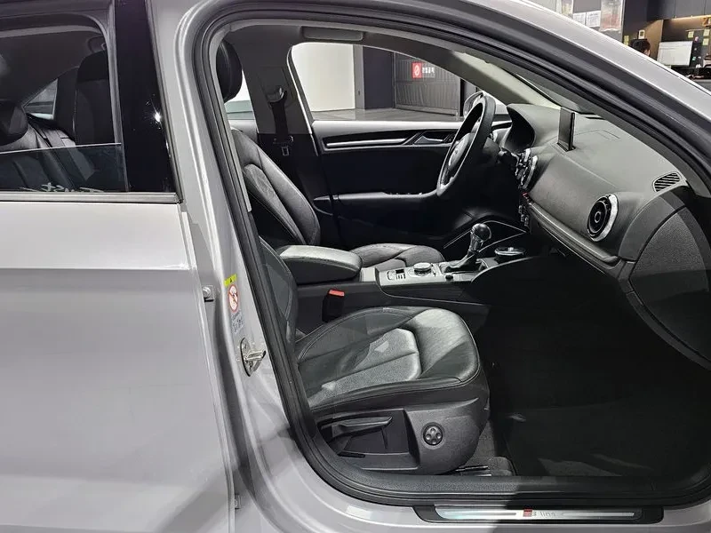 Audi A3 2.0 TDI Dynamic Sports Edition, снимка 10 - Автомобили и джипове - 54135627