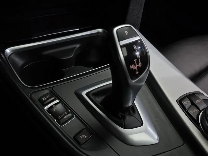 BMW 320 d, снимка 9 - Автомобили и джипове - 54590245