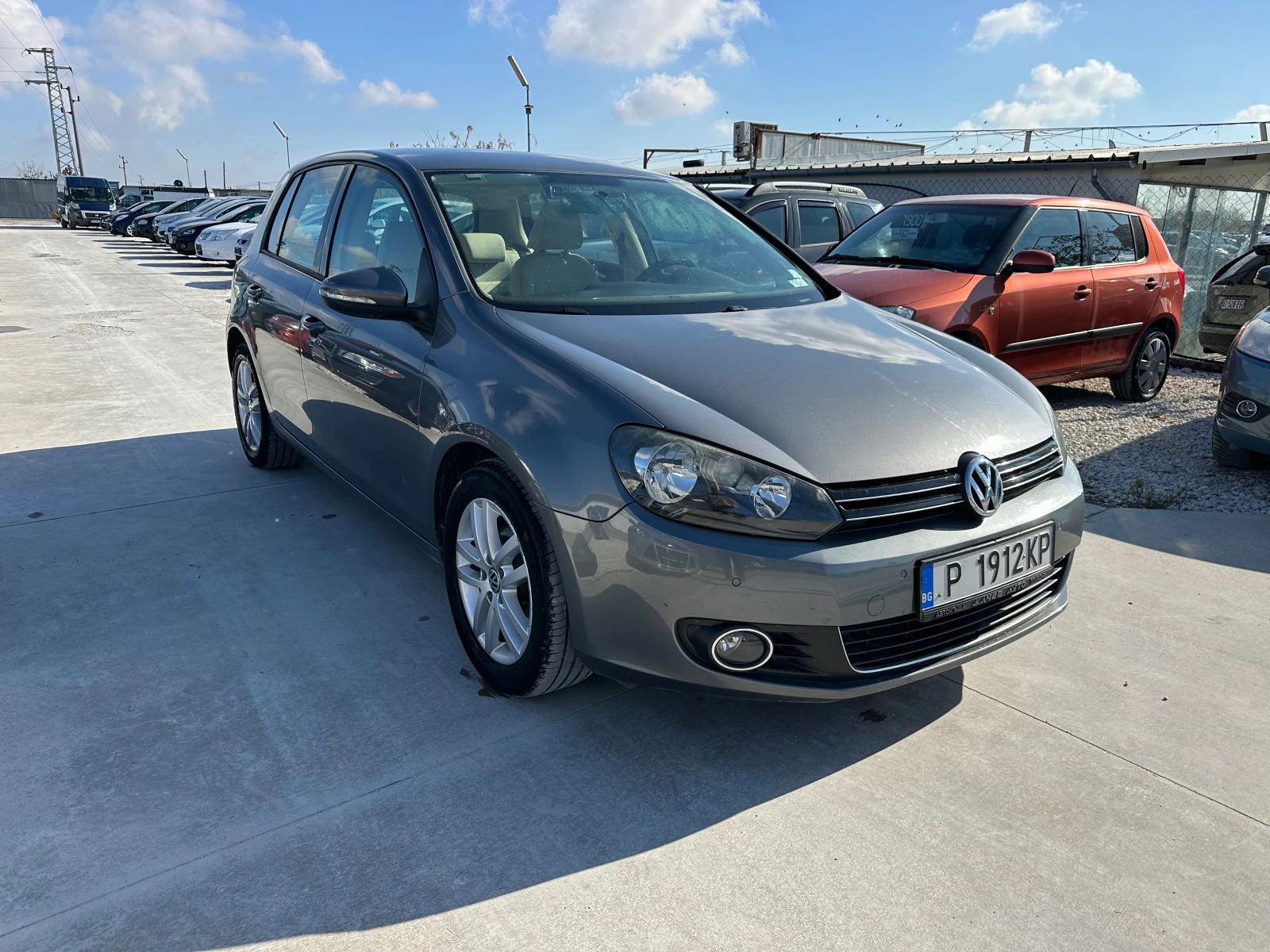 VW Golf 1.6 ЗАВОДСКА ГАЗ 102к.с - изображение 7