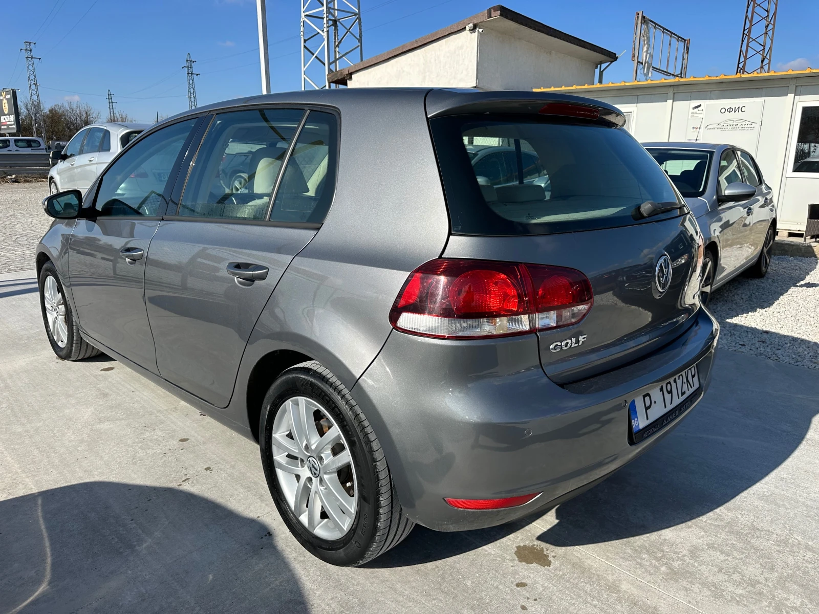 VW Golf 1.6 ЗАВОДСКА ГАЗ 102к.с - изображение 3