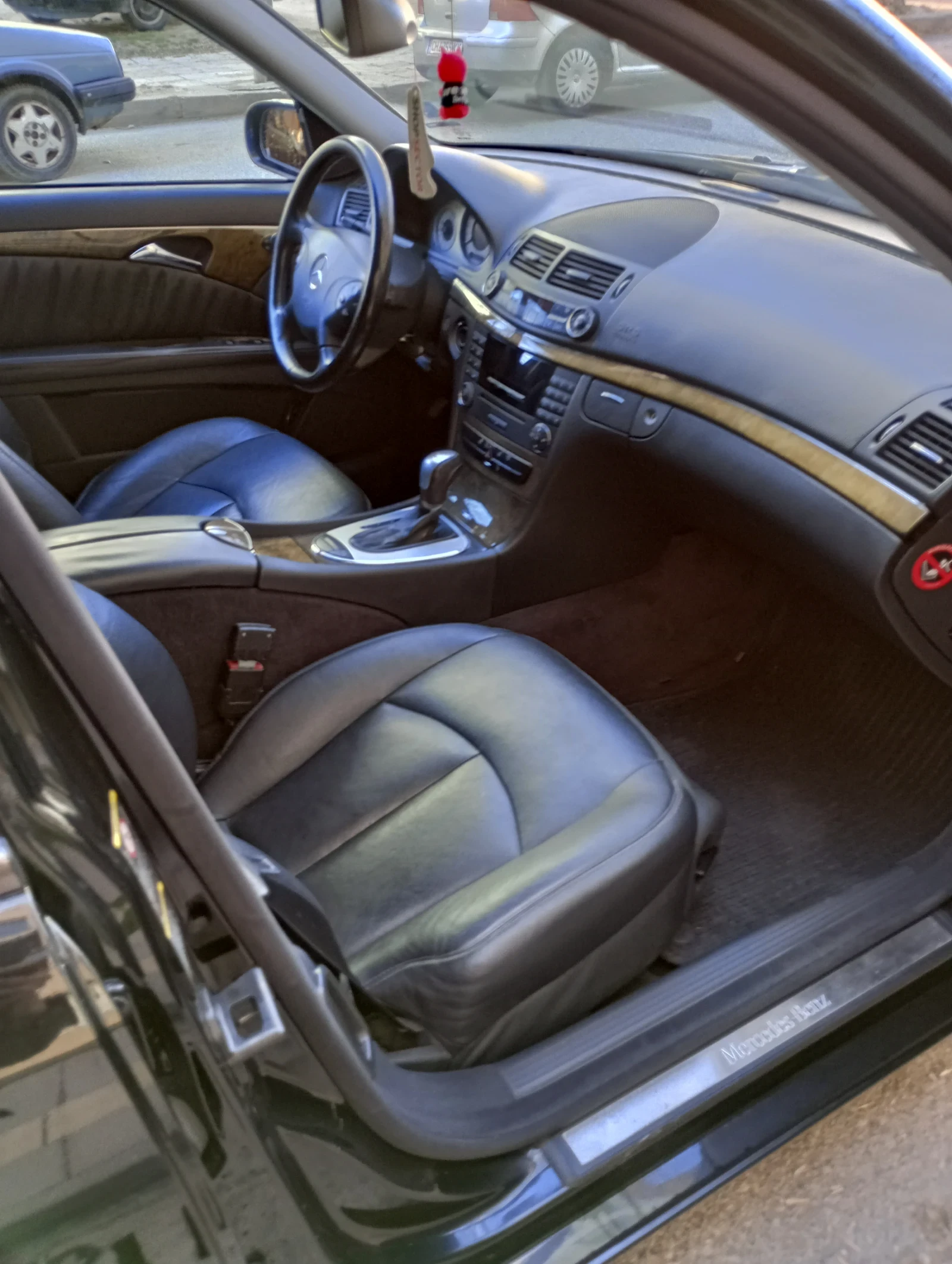 Mercedes-Benz E 320  - изображение 5