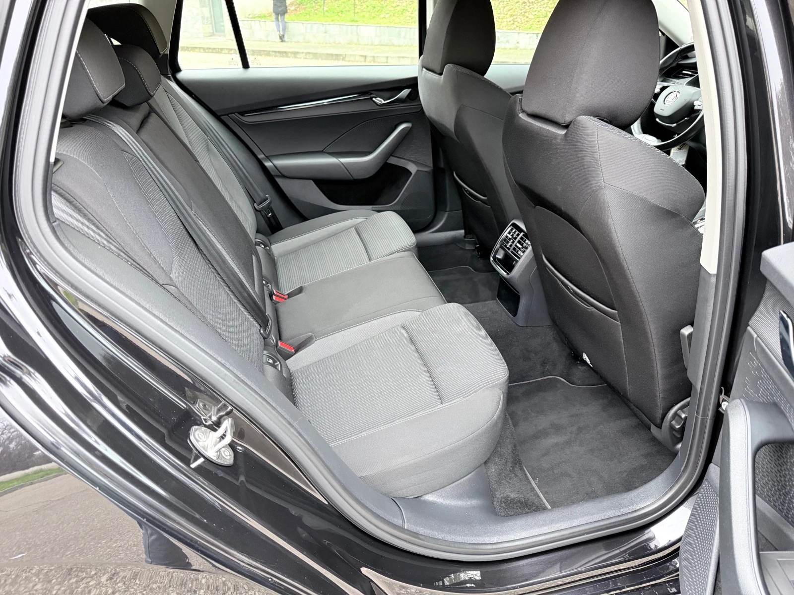 Skoda Octavia 2.0TDI-150k.c.EXECUTIVE* Автомат* Full-Led* ЛИЗИНГ - изображение 9