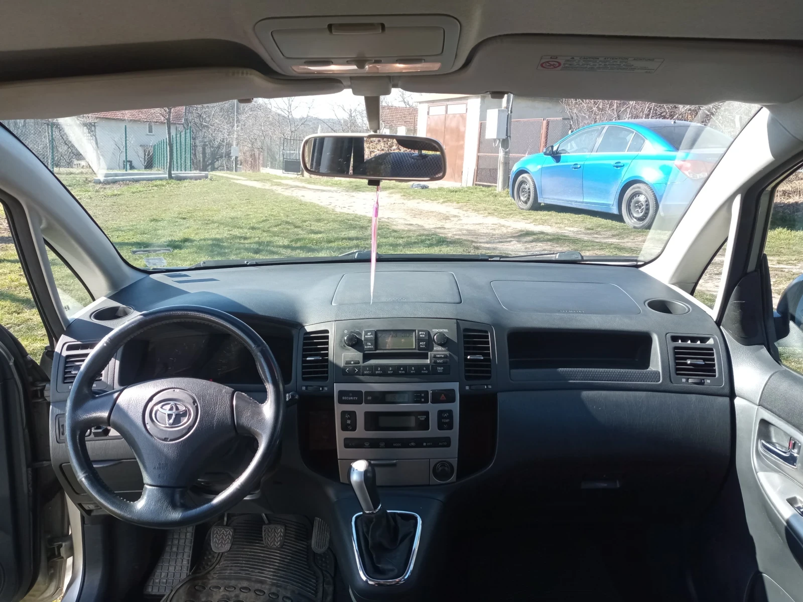Toyota Corolla verso 1, снимка 6 - Автомобили и джипове - 53841474
