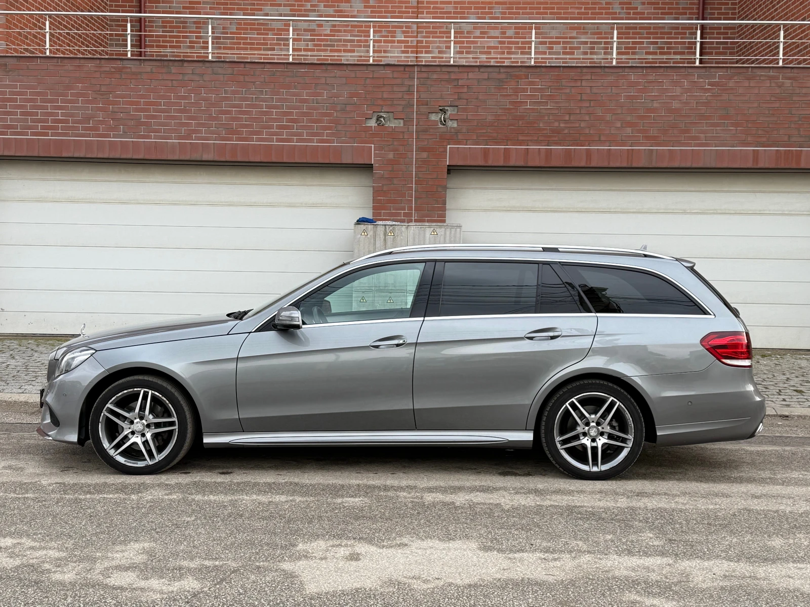 Mercedes-Benz E 250 FACELIFT-AMG-PAKET-4X4-FULL-ШВЕЙЦАРИЯ, снимка 8 - Автомобили и джипове - 54113075