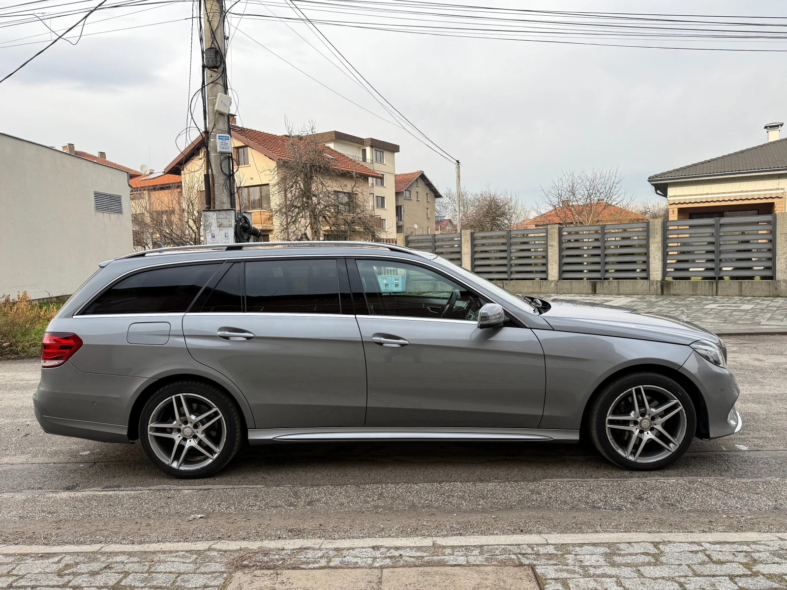 Mercedes-Benz E 250 FACELIFT-AMG-PAKET-4X4-FULL-ШВЕЙЦАРИЯ, снимка 4 - Автомобили и джипове - 54113075