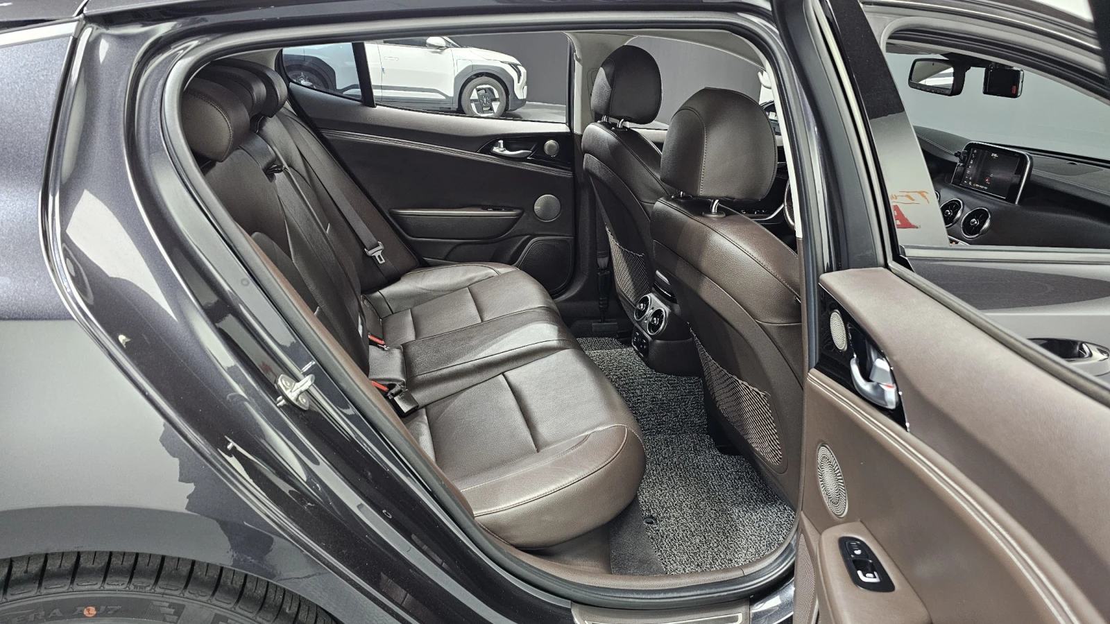 Kia Stinger 2.0T 2WD PLATINUM autogeorge.com, снимка 10 - Автомобили и джипове - 54123984