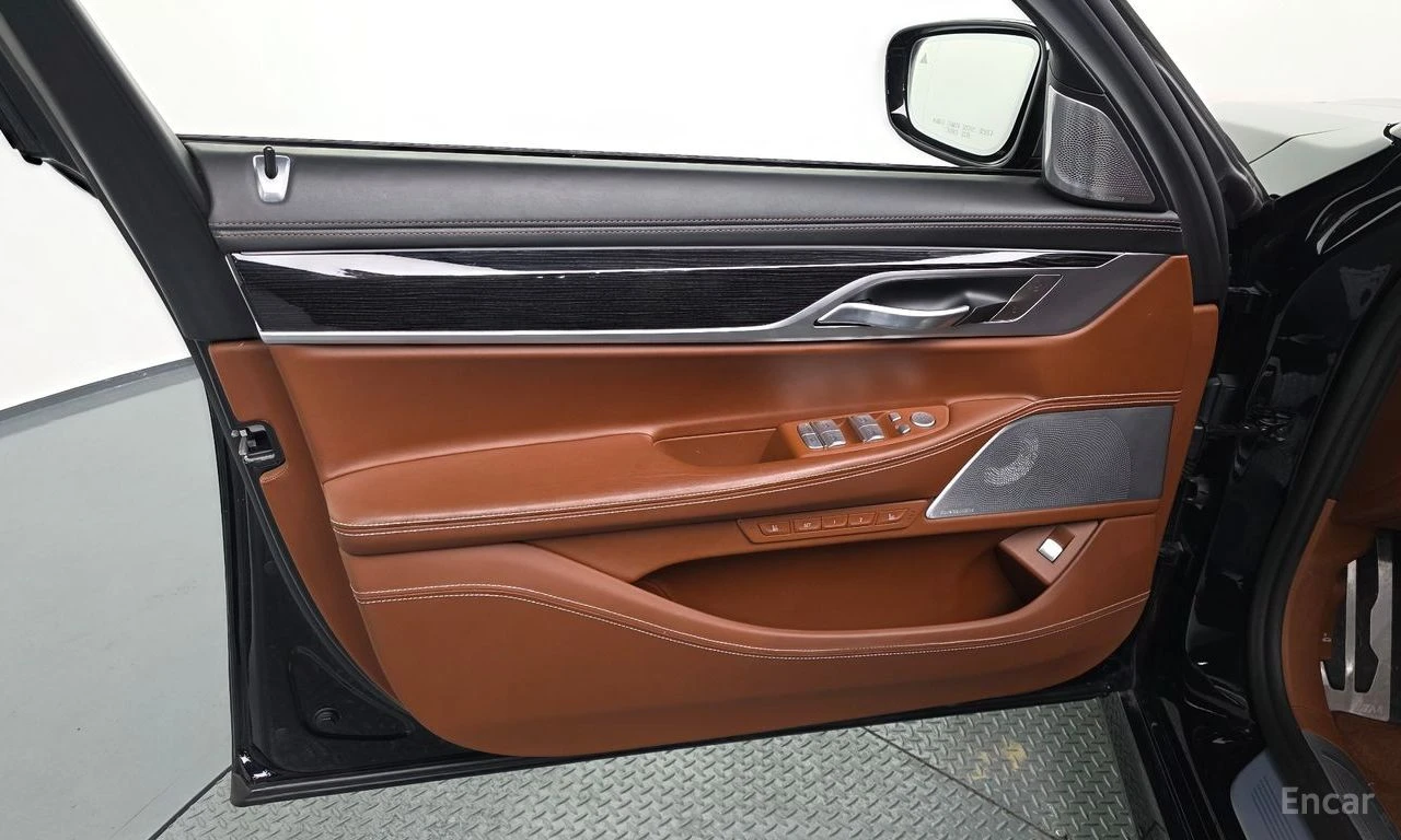 BMW 760 Li* XDRIVE* BOWERS AND WILKINS* HEAD-UP* GESTURE* , снимка 8 - Автомобили и джипове - 54480331