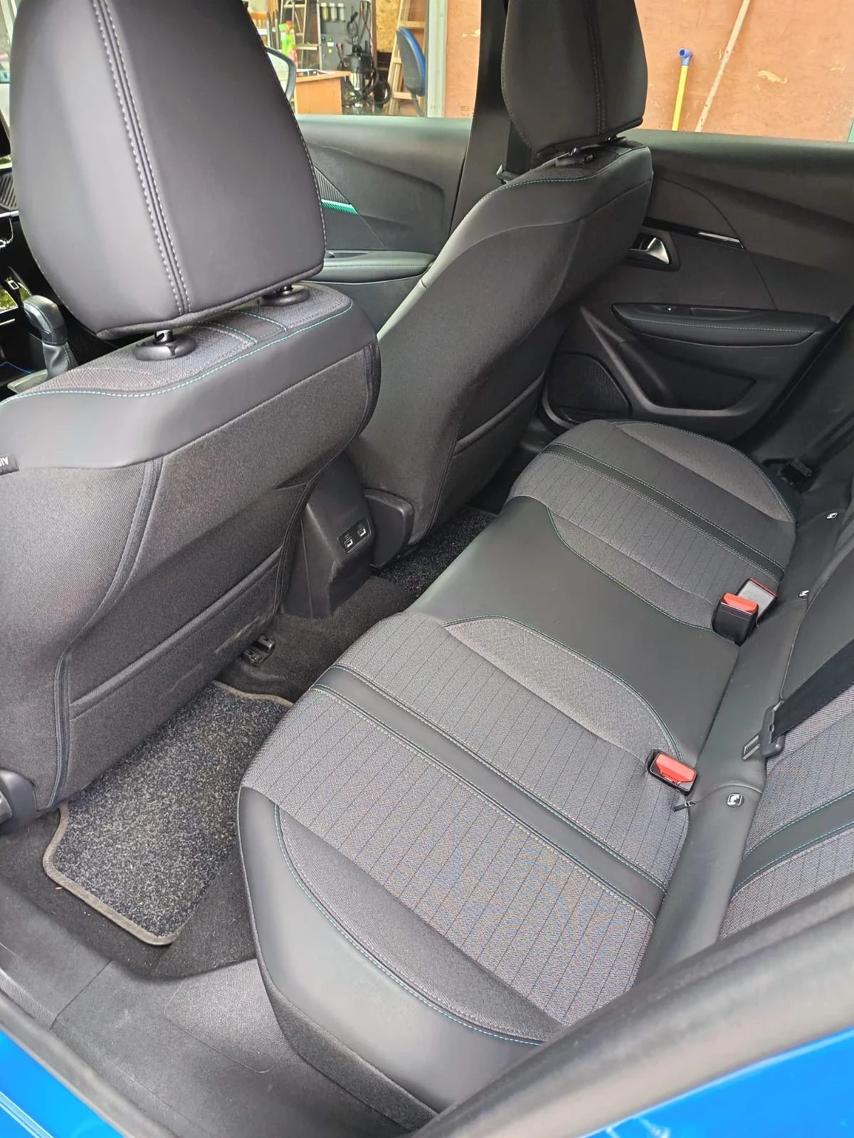 Peugeot 208, снимка 12 - Автомобили и джипове - 54653903